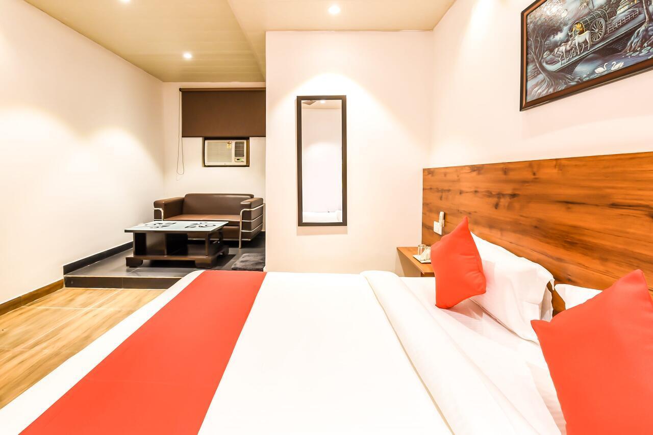 Capital O 19133 Oak Tree Hotel New Delhi Exterior photo