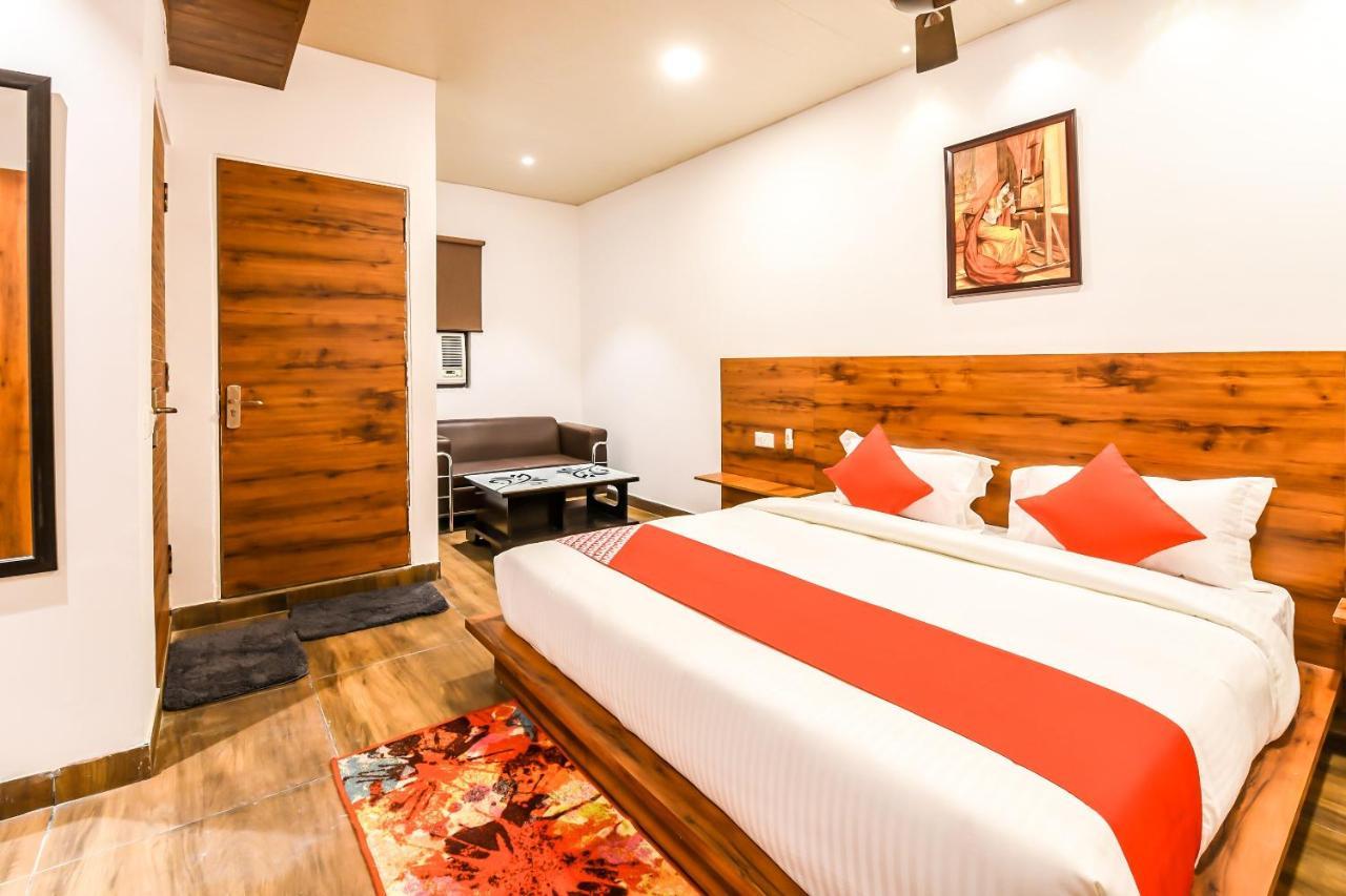 Capital O 19133 Oak Tree Hotel New Delhi Exterior photo