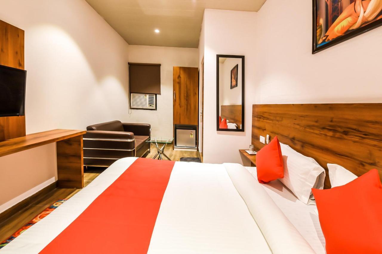 Capital O 19133 Oak Tree Hotel New Delhi Exterior photo