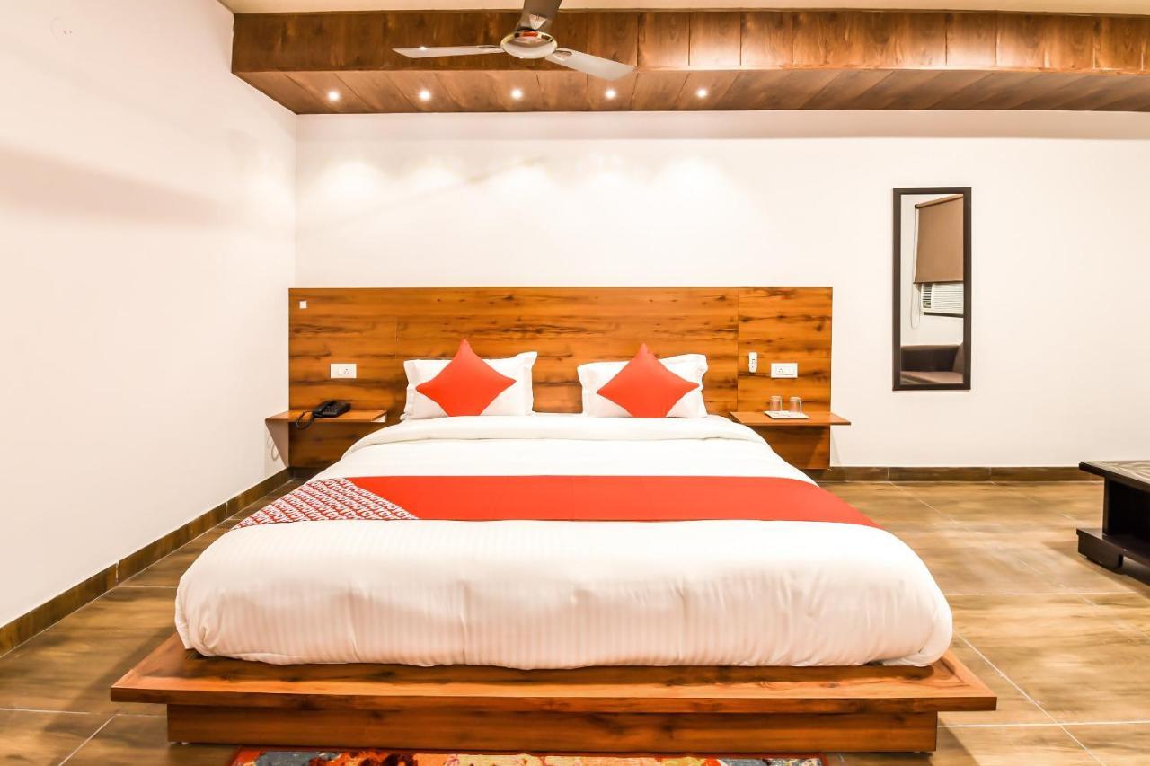 Capital O 19133 Oak Tree Hotel New Delhi Exterior photo