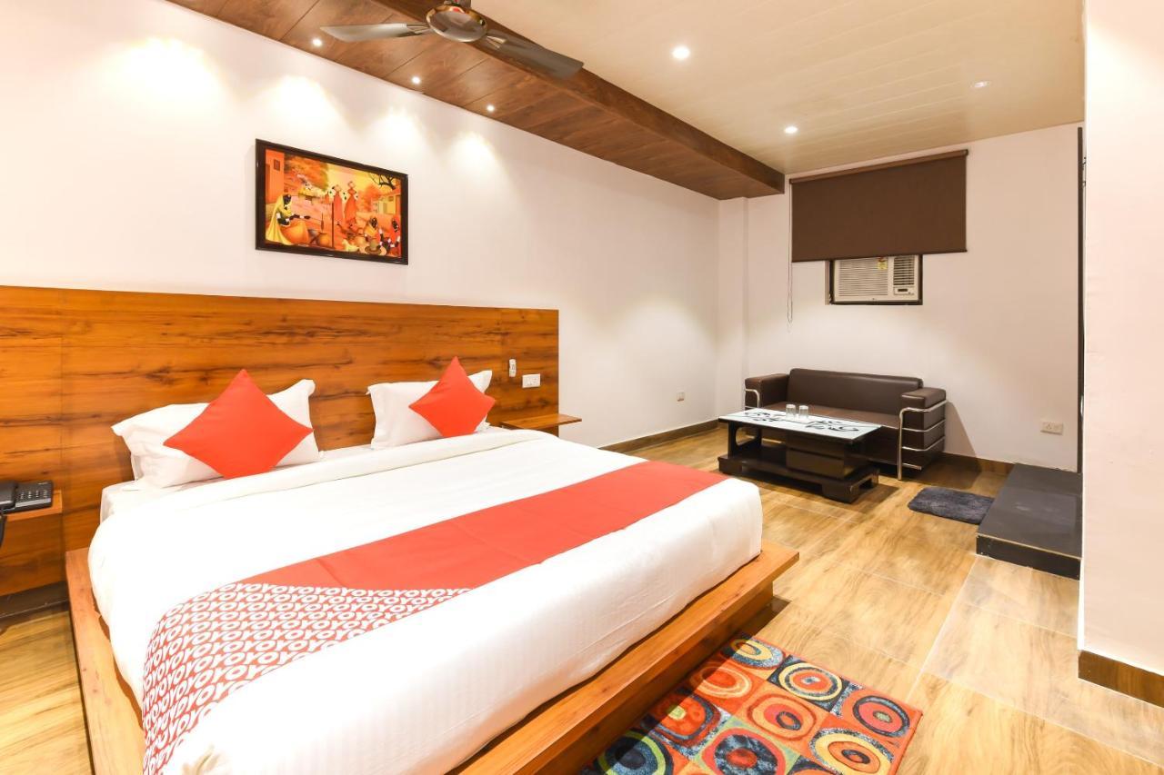 Capital O 19133 Oak Tree Hotel New Delhi Exterior photo