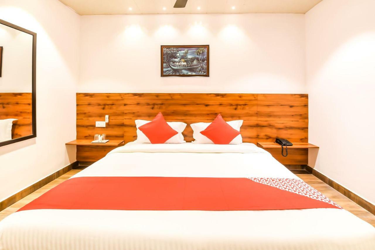 Capital O 19133 Oak Tree Hotel New Delhi Exterior photo