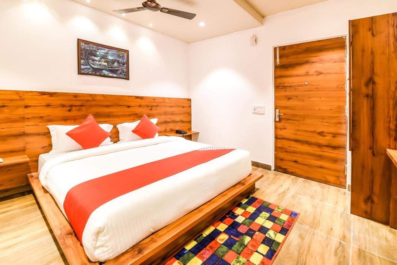 Capital O 19133 Oak Tree Hotel New Delhi Exterior photo