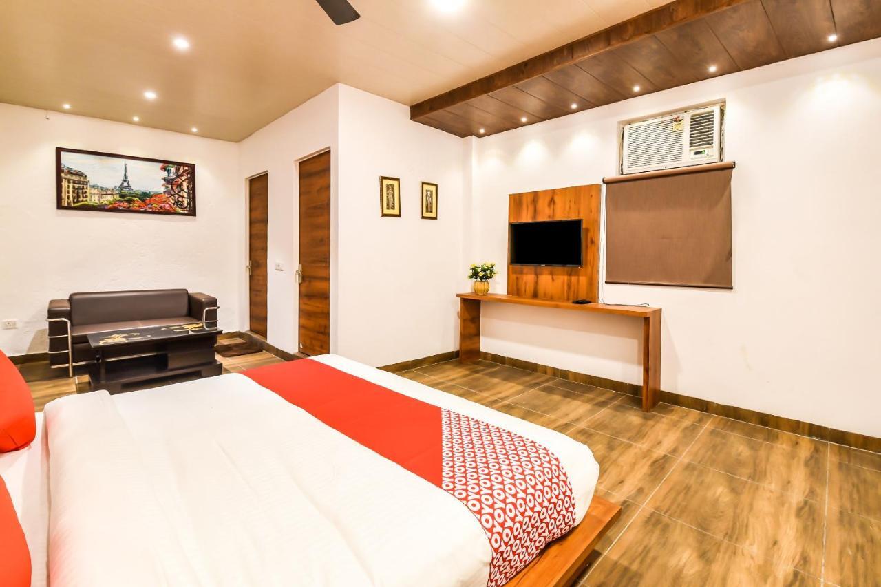 Capital O 19133 Oak Tree Hotel New Delhi Exterior photo